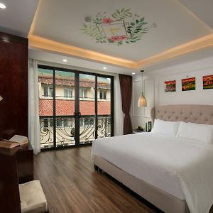 Golden Legend Palace Hotel & Travel